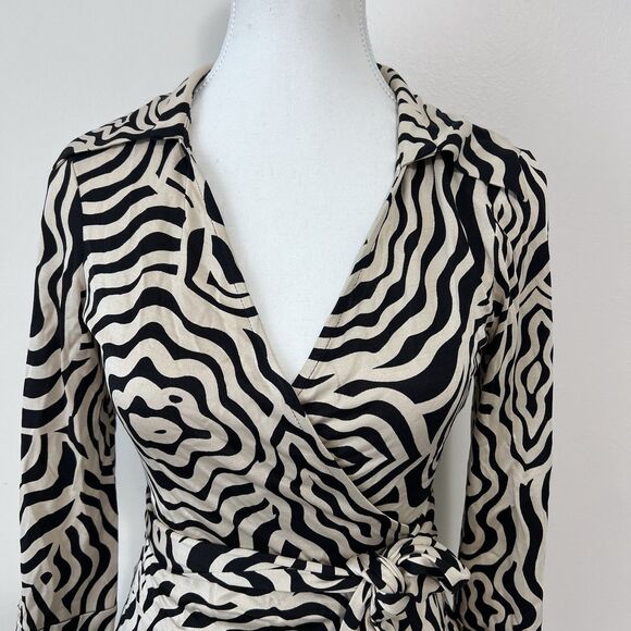 Diane von Furstenberg Vintage Silk Jill Wrap Top Zebra Print Size 6 - Picture 3 of 9